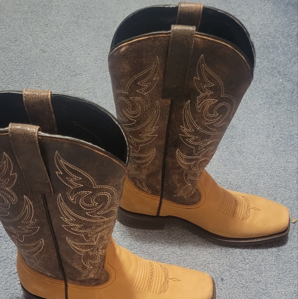 Ladies cowboy boots